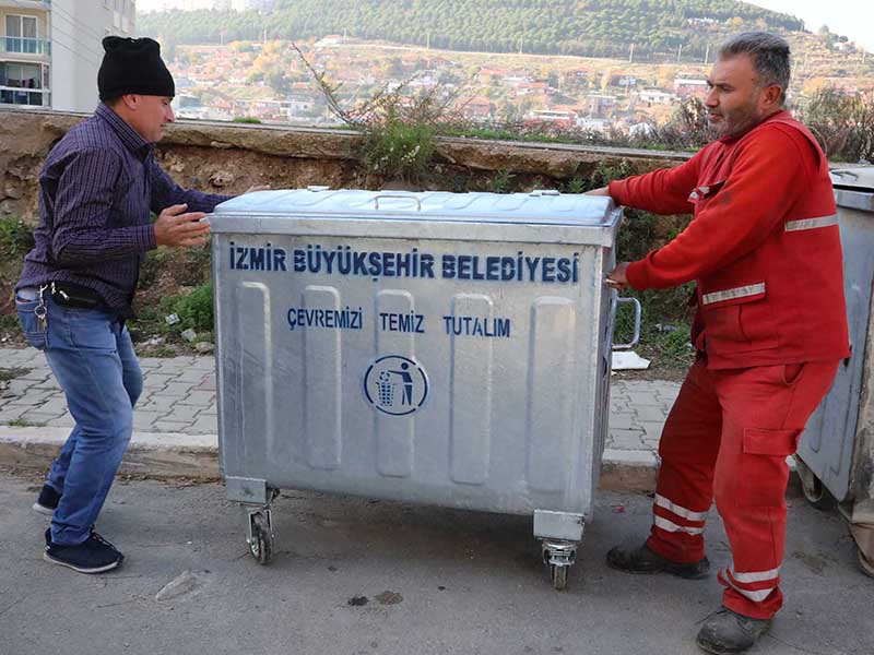 BAYRAKLI SOKAKLARINA YENİ ÇÖP KONTEYNERLERİ